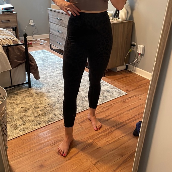 Vitality/Balance velvet cheetah leggings - Picture 5 of 6